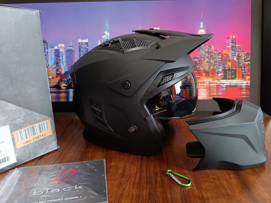 Мото шлем от бренда BLACK STREET