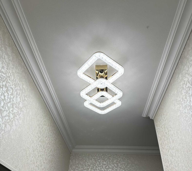 LED lyustra — kvadrat shaklidagi ramkalar