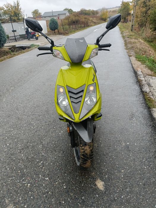 Vând scuter cu acte