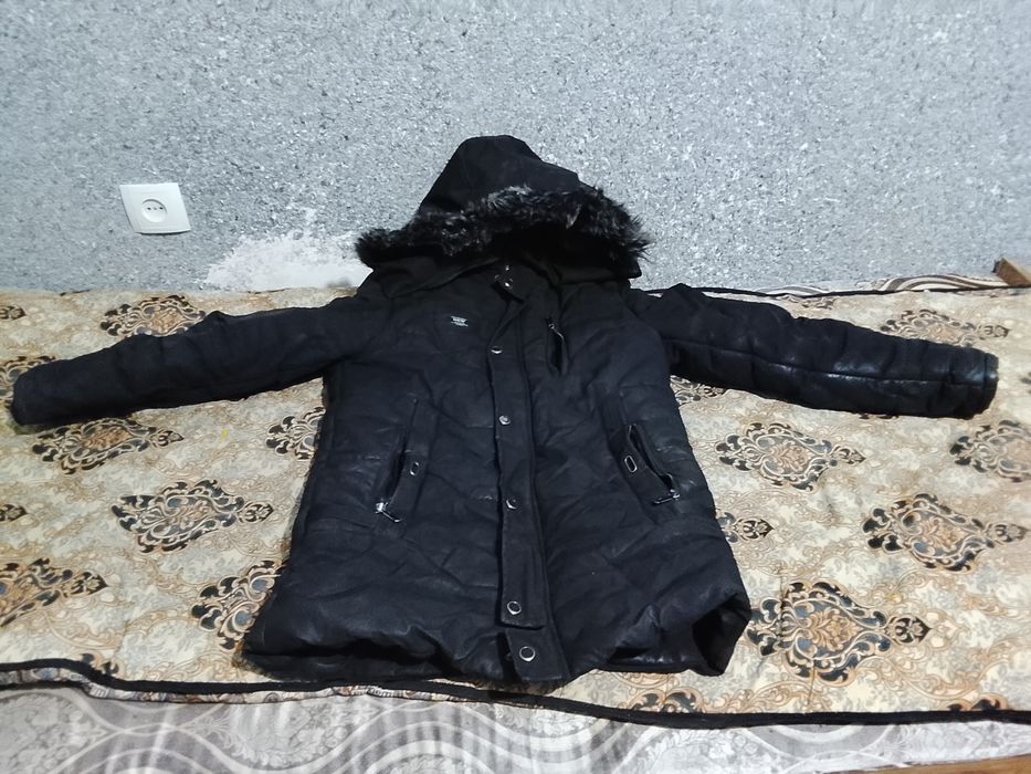 Продается куртка мужская б/у цена 150000  сум торг есть