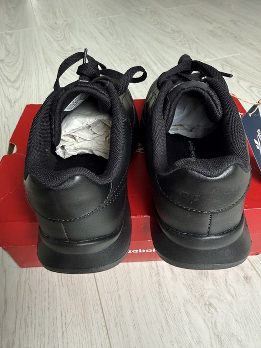 НОВИ с етикет в оригинална кутия черни дамски маратонки Reebok 37.5 (24cm)