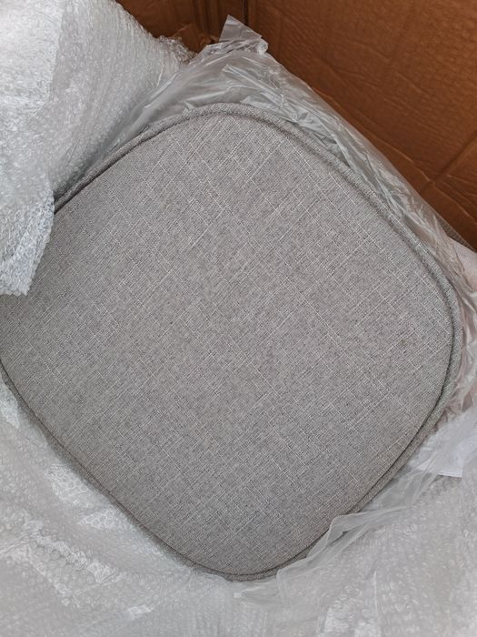 Комплект от 4 трапезни стола полипропилен с крака от бук и разпънки