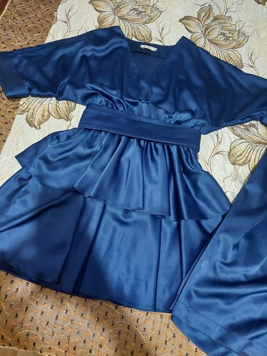 Женский костюм атлас