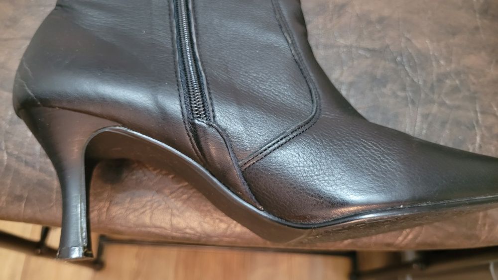 Новые кожанные сапоги Корея 36,5 -37 размер