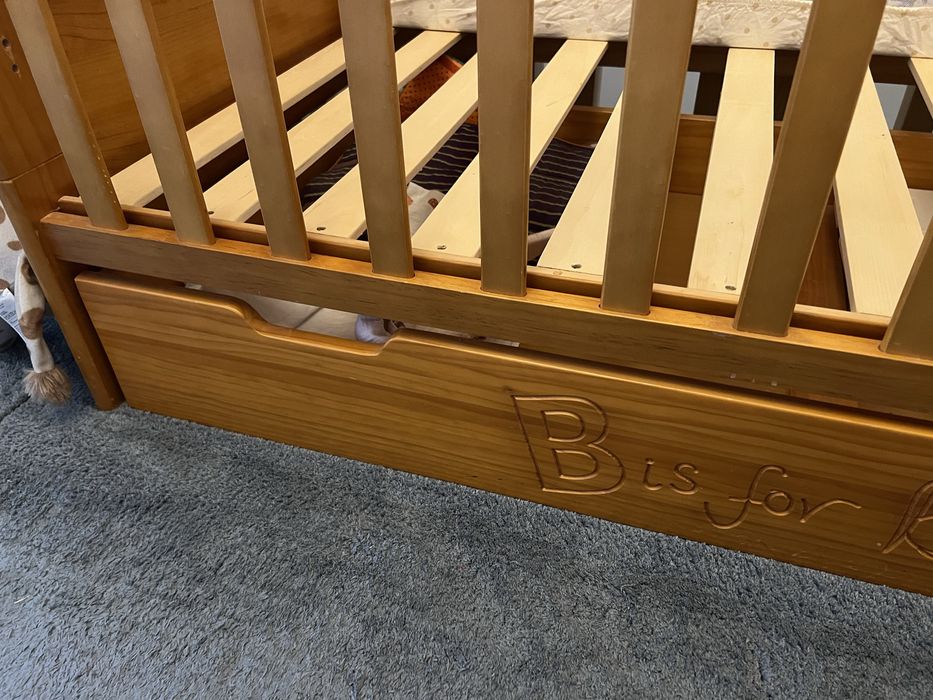 Pătuț bebeluși/copii din lemn masiv, cu saltea, B is for Bear