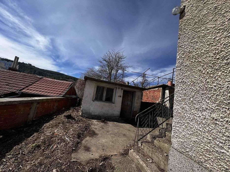 Продава се Къща в Дупница - 102 кв.м за 445 €/кв.м - Снимка #1