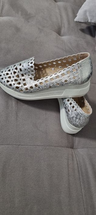 Дамски обувки и маратонки