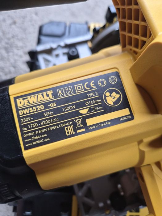 Circular cu plonjare Dewalt DWS520