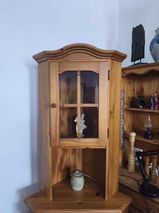 Etajera de colț din lemn de pin