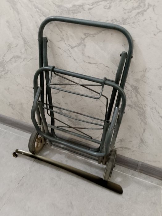 Металлическая тележка