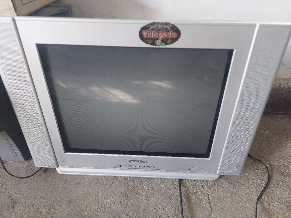 Vand televizor cu tub