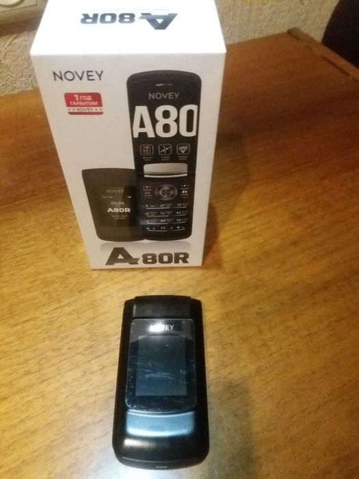 Продается сотовый телефон NOVEY А80R, раскладной.