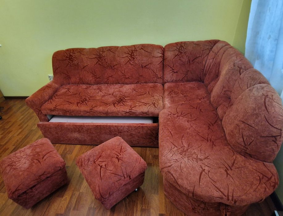 Ъглов  диван  225 × 175 × 90 см с функция сън,ракла и 2бр. табуретки.