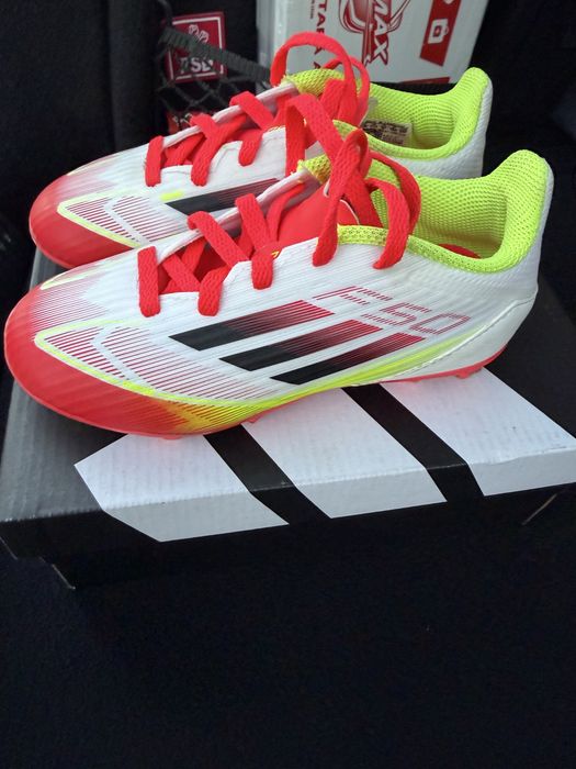 Ghete fotbal Adidas marimea 30