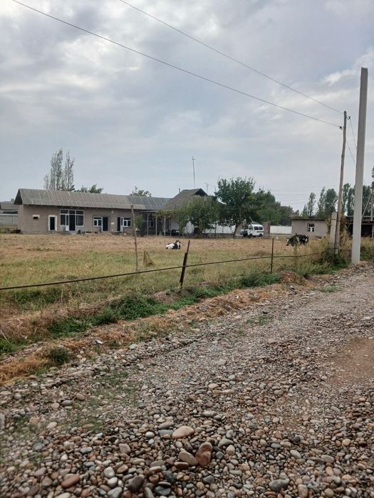 Uy sotiladi 26 sotixlik
