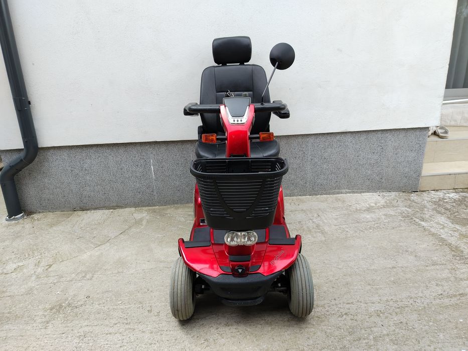 Cărucior scuter electric persoane cu dizabilități
