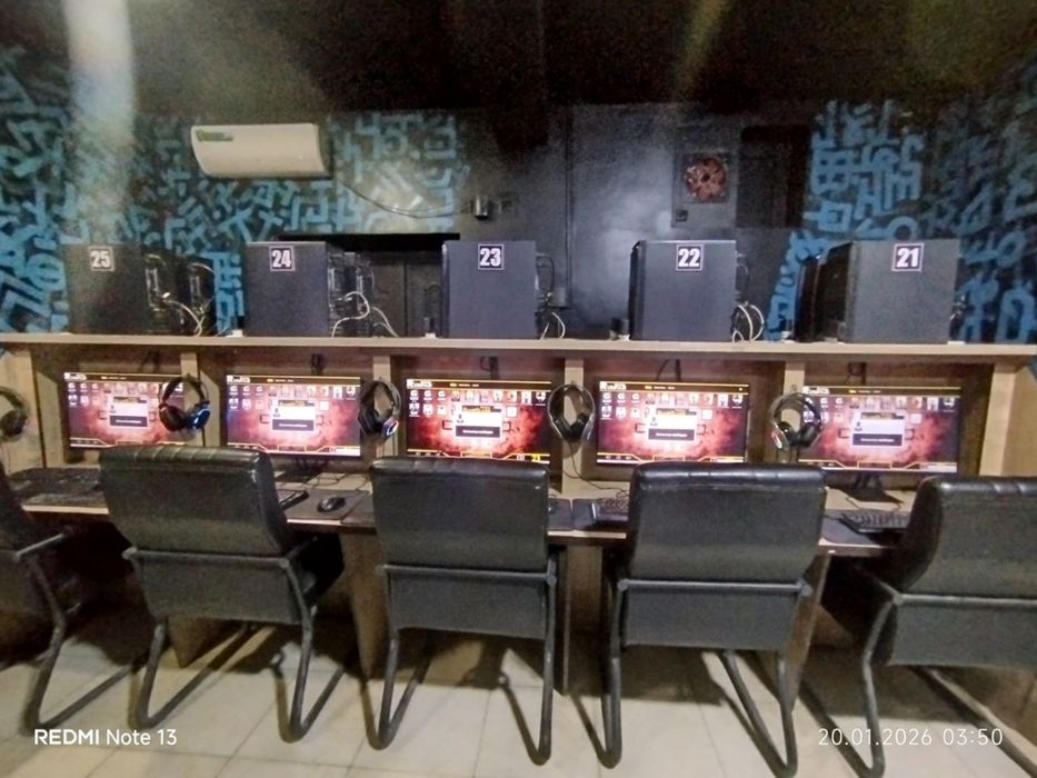 Игравой компютерлар 30 дона идеал холати мебел ва стул кушиб берилади