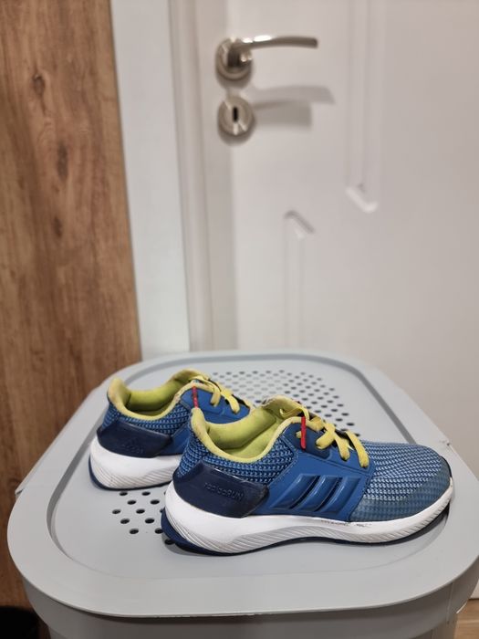 Маратонки Reebok и Adidas