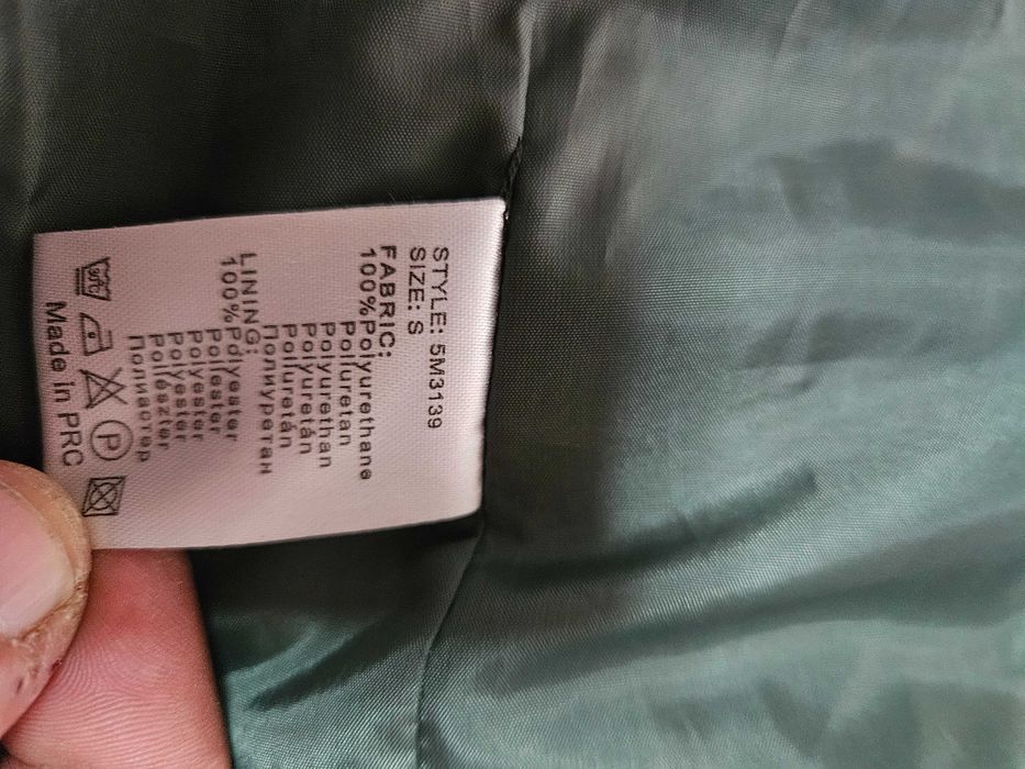 Маслено зелено капитонирано дамско зимно яке с качулка