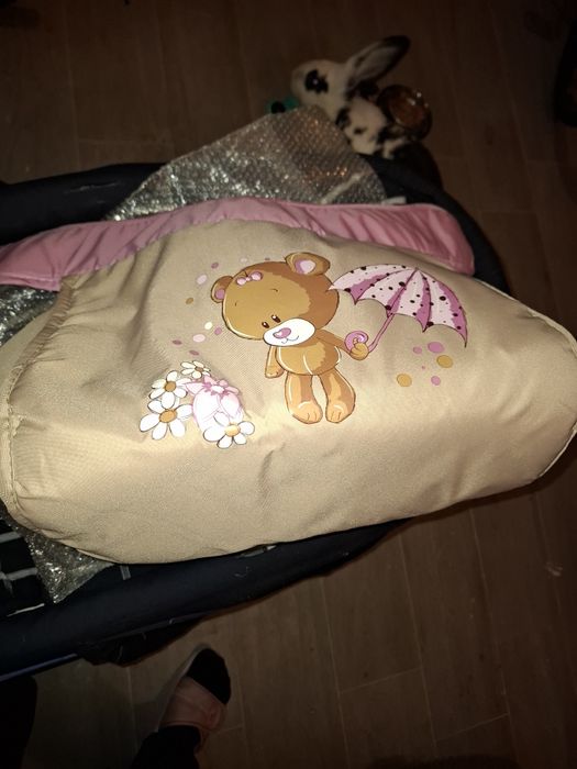 Landou cu accesorii + cadou