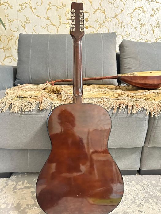 Продается акустическая гитара