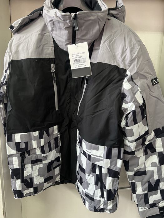 Продавам нови ски якета и панталони  на килограм