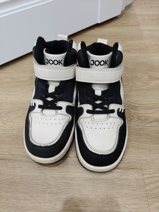 Продам детские ботинки