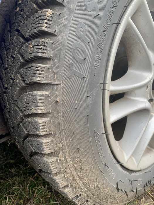 Vind 4 genti cu 5 frezoane si 4 anvelope 195/65/15