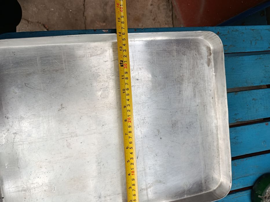 Два броя тави за печене размер 46/36.