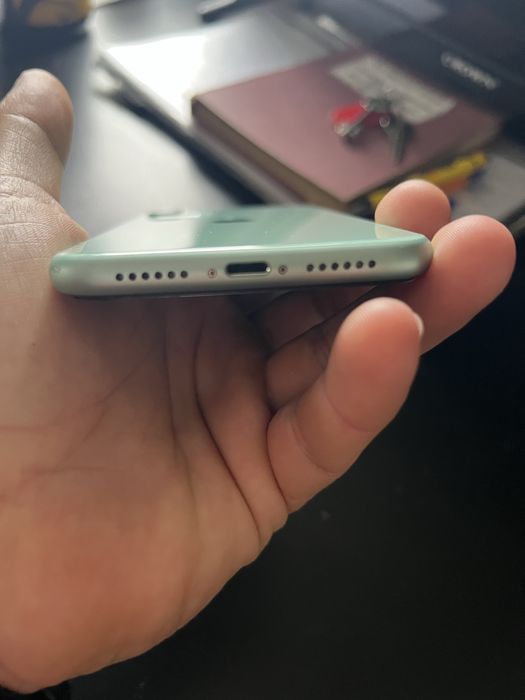 Iphone 11 128gb 72% battery