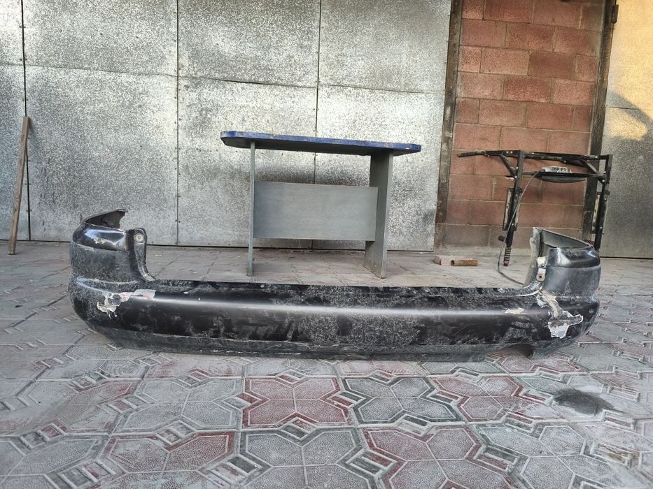 Два Бампера на тоета Калдина