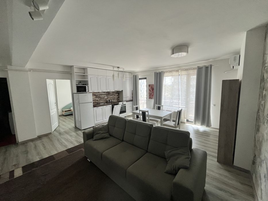 Inchiriez apartament si parcare in Donath Park