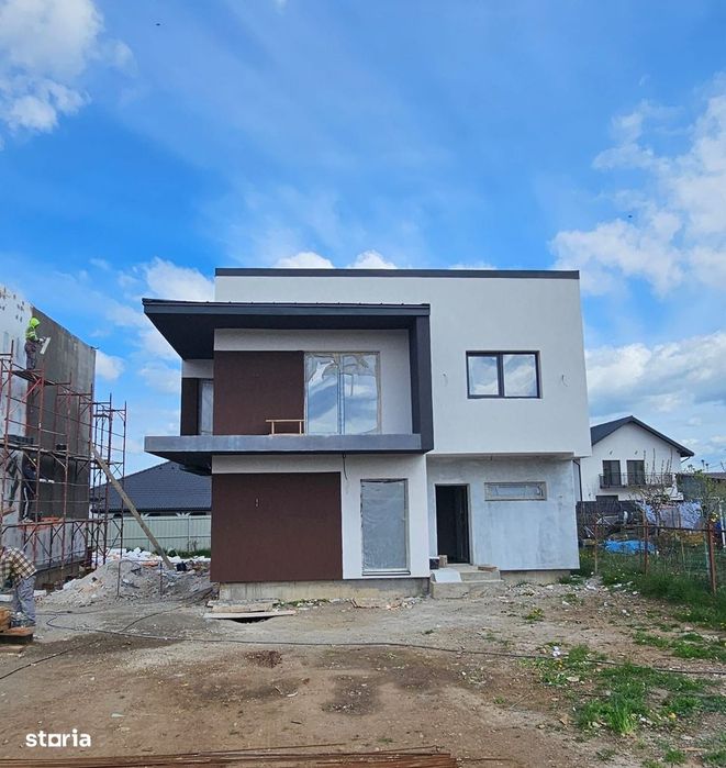 Vilă Cu Design Modern Și Priveliște Spectaculoasă Către Munți