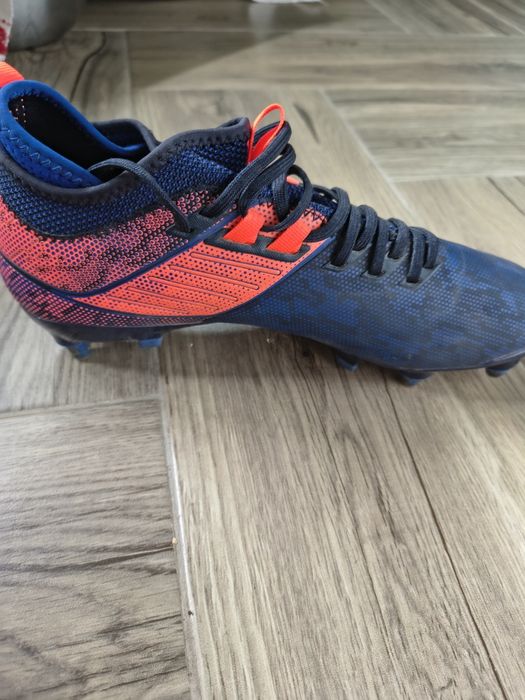 Pantofi de fotbal