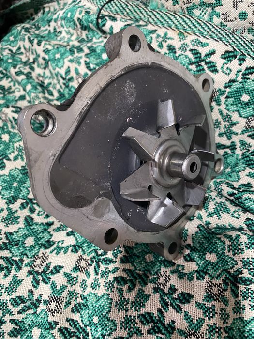 Помпа на 1FZ-FE TLC 105