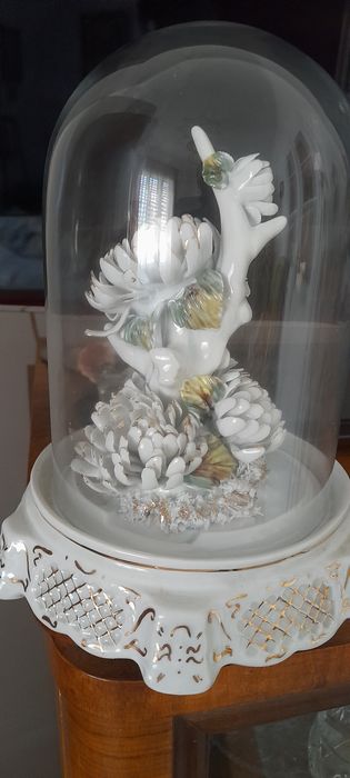Aranjament floral din porțelan