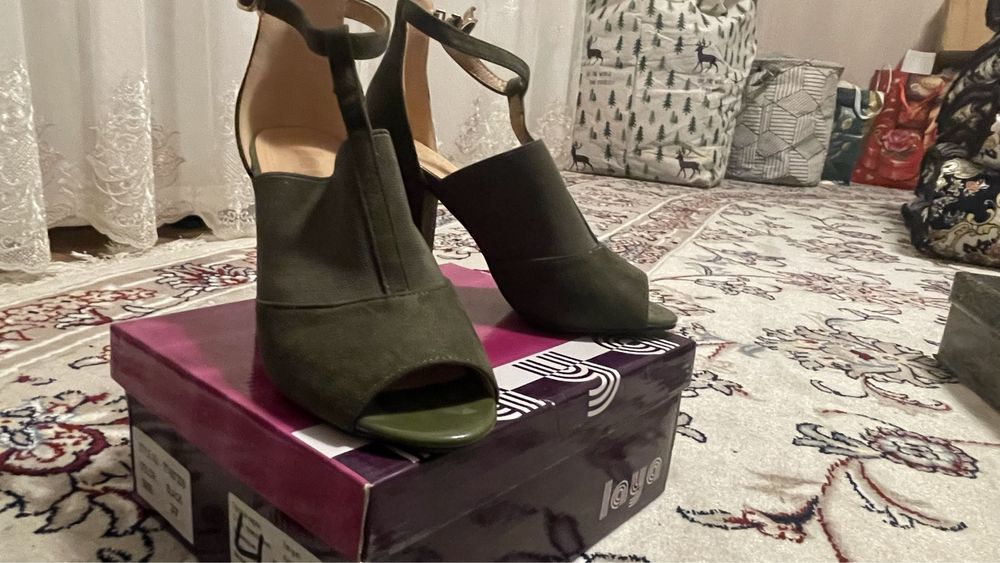 Женские ботинки