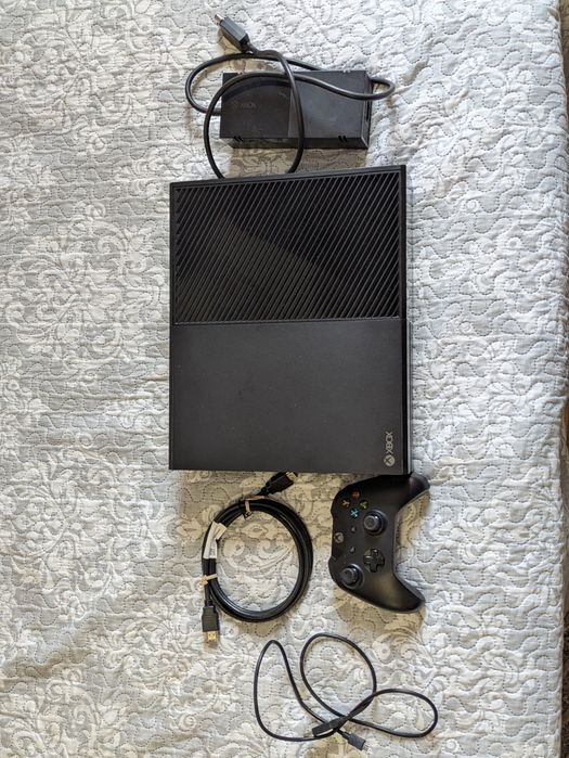 Vând Xbox one 500GB
