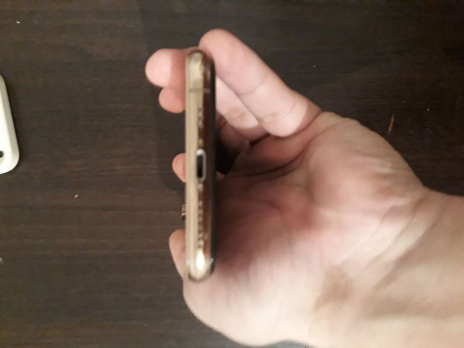 Продам айфон