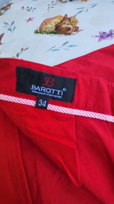 Vând pantaloni scurți pentru  bărbați