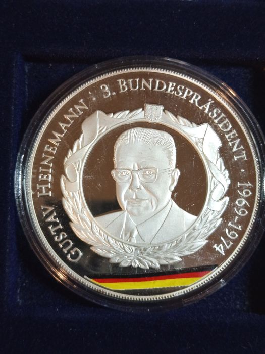 Посребрени плакети с частично позлатяване"Президентите на Германия"