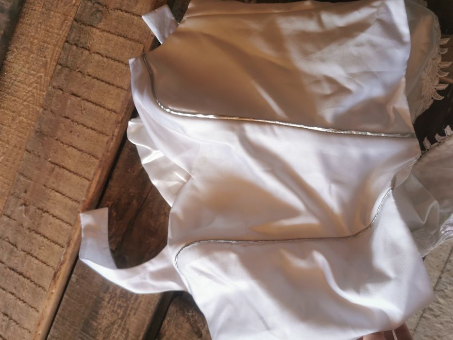 Donez rochie de mireasa