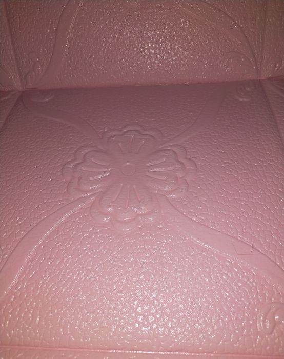 Продам самоклеющиеся панели на стену..