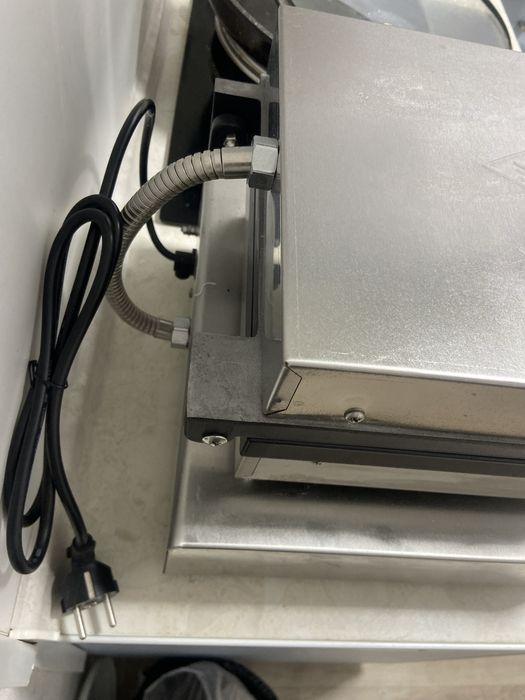 Продаем прoмышленную вафельницу