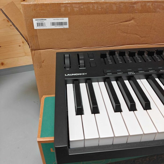 Clapa MIDI Launchkey 49 MK4, NOUA cu Garantie