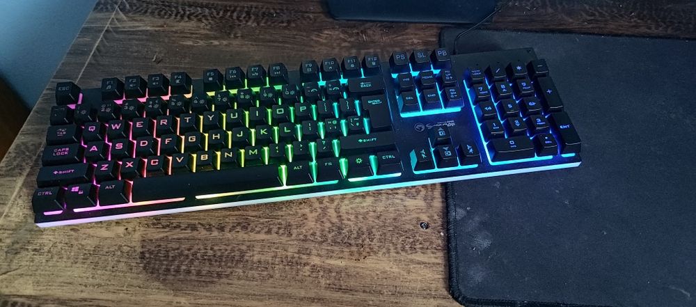 PC gaming (full setup) vând unitatea și separat preț 2650 lei