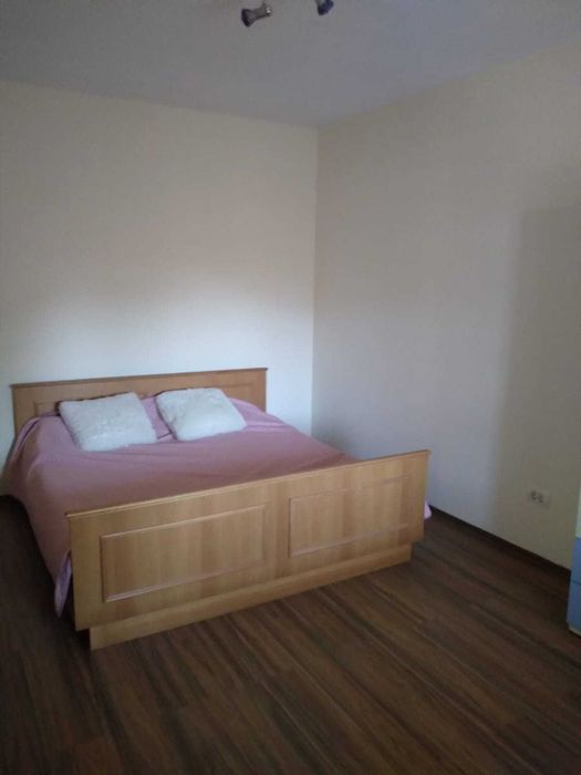 Apartament la casa de inchiriat