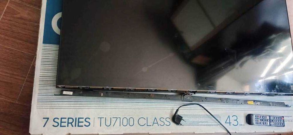 Samsung LED Model EU43TU7100U
