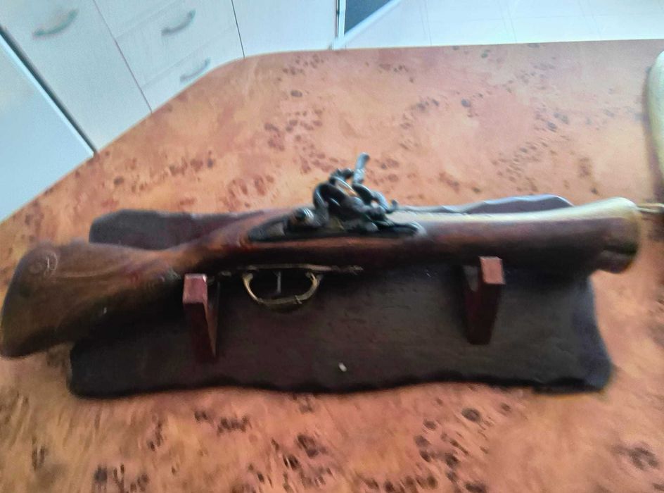 Старинна реплика на пистолет кремъклия, декоративен