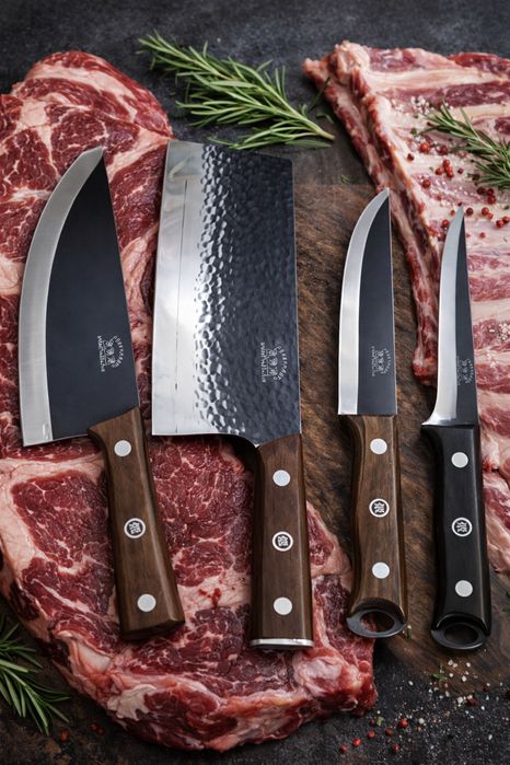 Пышақтар бар сатылымда нож